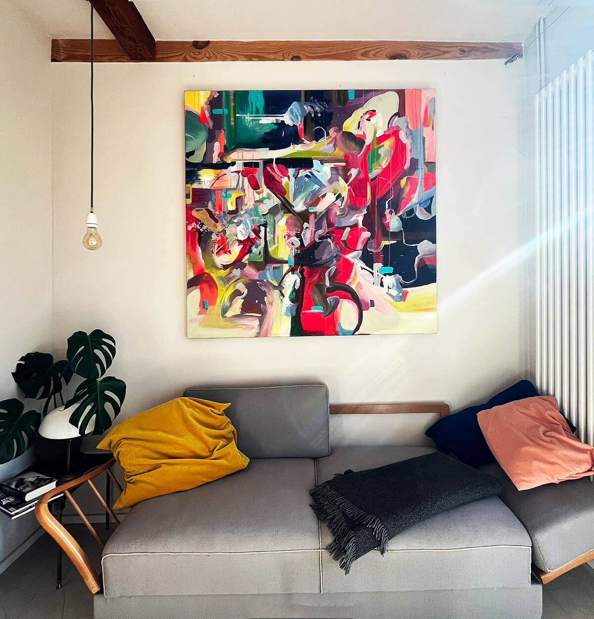 Modern Life – abstraktes Gemälde Pink Gold im Wohnraum, 140x140 cm